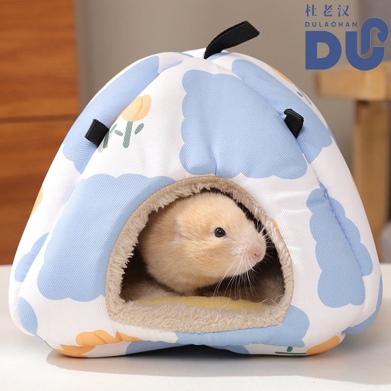 Ventilated and breathable golden hamster den